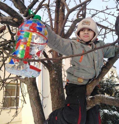 Как организовать мастер-класс по созданию поделок из пластиковых бутылок для группы детей. Мастер – класс Кормушка для птиц из пластиковой бутылки. план-конспект занятия по конструированию, ручному труду (старшая группа)