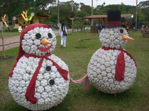 Какие преимущества использования поделок из пластиковых бутылок в саду. Поделки из пластиковых бутылок для сада — идеи и советы по применению в различных типах ландшафтного дизайна