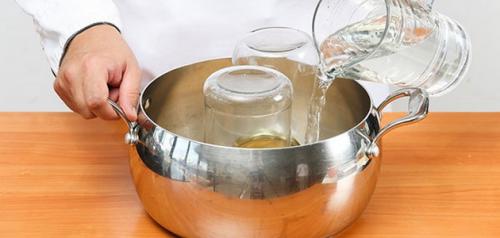 Как обработать пятилитровую бутылку перед использованием. Как стерилизовать бутылки и банки для вина: эффективные способы