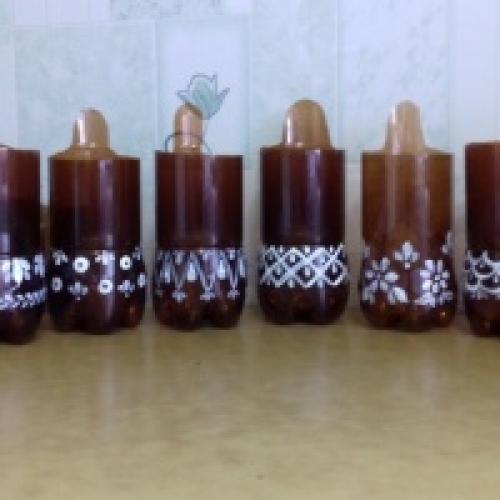 Как Сделать цветочные горшки из Пластиковых Бутылок. Мастер-класс «Весёлые цветочные кашпо из Пластиковых бутылок» (13 фото)