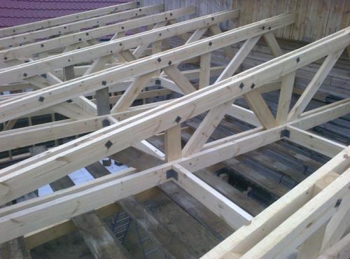 Строительство односкатной крыши из профнастила своими руками: простые инструкции 04