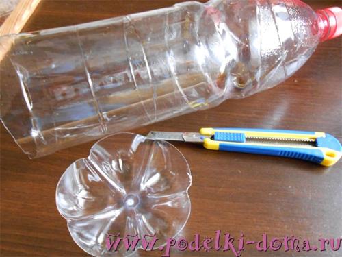 Креативные поделки из пластиковых бутылок на Новый год 2025: экологичные идеи для праздничного интерьера 20