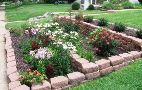 Клумбы своими руками из кирпича. Клумбы из кирпича —, как красиво сложить своими руками? 115 фото и советы дизайнеров