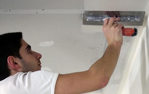 Как штукатурить гипсокартон под обои. Технология оштукатуривания гипсокартона