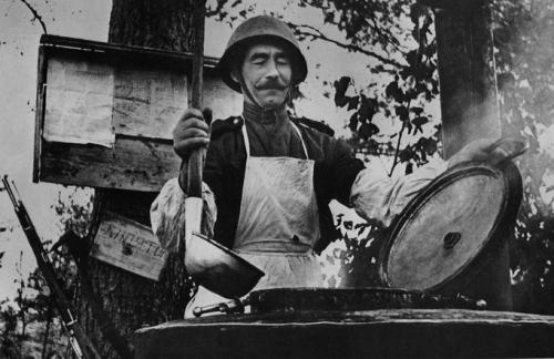 Полевая кухня вов. Чем питался солдат ВОВ? Редкие кадры полевой кухни