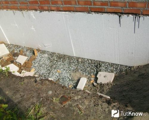Утепление цоколя экструдированным пенополистиролом. Что выбрать: пенопласт или пеноплекс? 01 Утепление цоколя экструдированным пенополистиролом. Что выбрать: пенопласт или пеноплекс? 01