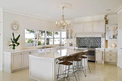 Дизайн кухни в парижском стиле: как создать уют и элегантность 01 Дизайн кухни в парижском стиле: как создать уют и элегантность 01