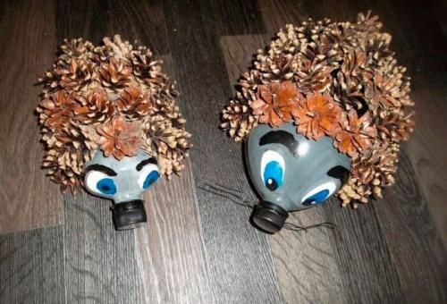 Как сделать поделку ежика из шишек и пластиковой бутылки. Ежик из шишек: мастер классы поделок из пластилина, пластиковой бутылки и других материалов