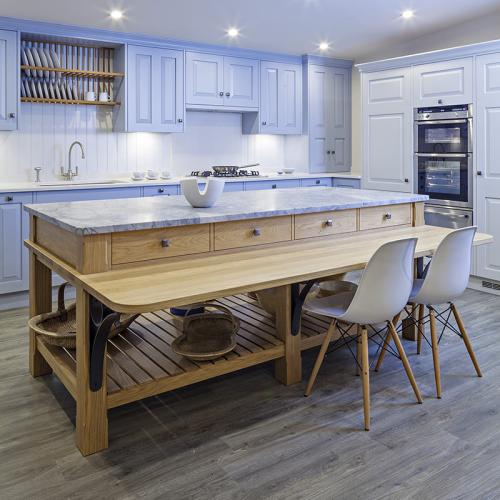 Можно ли использовать остров или бар на маленькой кухне. Плюсы и минусы кухни с островом. О чем не предупреждают дизайнеры?