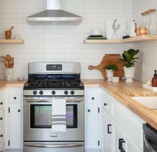 Маленькая кухня: 6 секретов для удобного интерьера 27 Маленькая кухня: 6 секретов для удобного интерьера 27