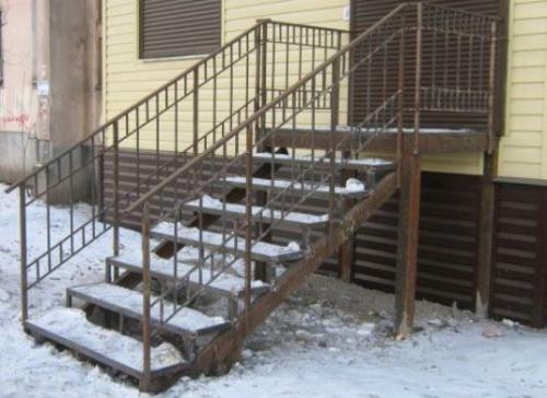 Лестница на крыльцо из металла своими руками. Преимущества крыльца из металла