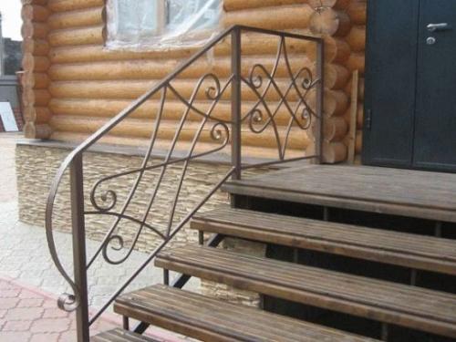 Крыльцо под плитку из металла. Устройство крыльца и определение размеров 03