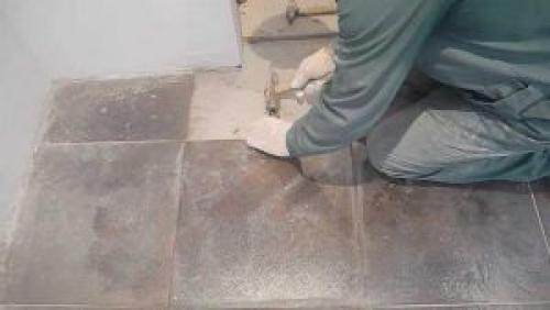 Как правильно снять трафарет с пола после укладки плитки, чтобы его можно было использовать повторно. Способы удаления плитки