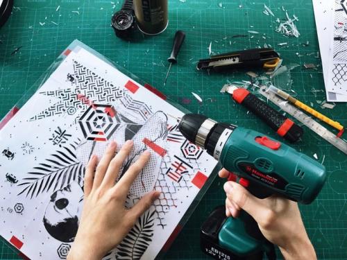 Какие материалы лучше всего использовать для создания трафаретов. Сове.  Из чего делать трафарет