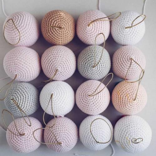 Именные новогодние шары своими руками. Как сделать новогодний шар своими руками: рисуем надписи на шарах ручной работы. Фото/видео пошаговая инструкция