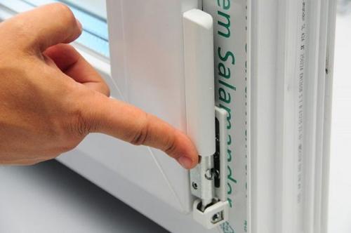 Ремонт окна пвх своими руками. Замена ручки 05