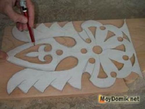 Узоры для резьбы лобзиком. Шаблоны для резных наличников на окна и двери – от рисунка к трафарету 03