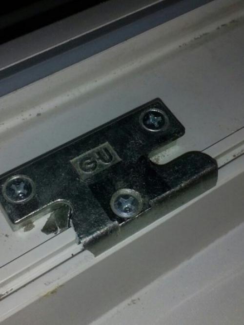 Не закрывается пластиковое окно ножницы. Окно не закрывается