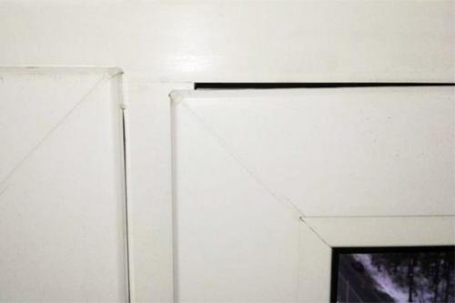 Не закрывается пластиковое окно ножницы. Окно не закрывается