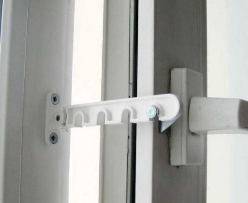 Где находится блокиратор на пластиковом окне. Виды фиксаторов створки окна