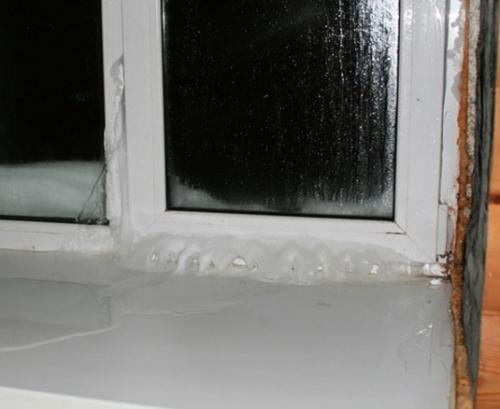 Заклинило окно в закрытом положении. Почему пластиковое окно не открывается: причины