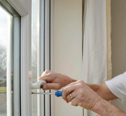 Не работает ручка пластиковой двери. Варианты ручек на балконные двери —, какие бывают и чем отличаются?