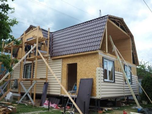 Как соединить две двускатные крыши. Как соединить ломаную крышу пристройки к дому