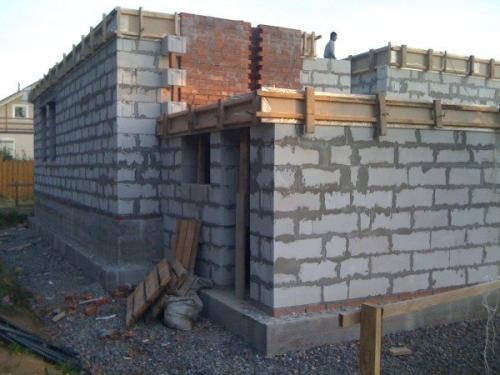 Чем обшить дом из пеноблока. Фасад сооружений