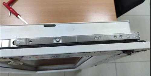 Как отремонтировать заклинившую ручку пластикового окна. Что делать, если не закрывается или не открывается пластиковое окно из режима проветривания? 03