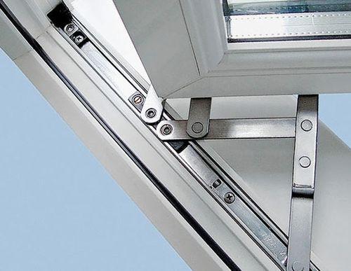 Не открывается пластиковое окно полностью. Трудности с состоянием на проветривание: что делать?