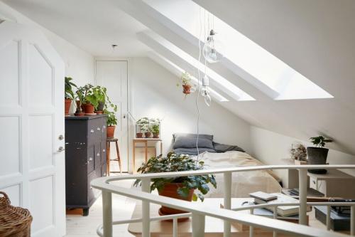 Выбор оптимального размера прикроватной тумбы для спальни 01 Выбор оптимального размера прикроватной тумбы для спальни 01