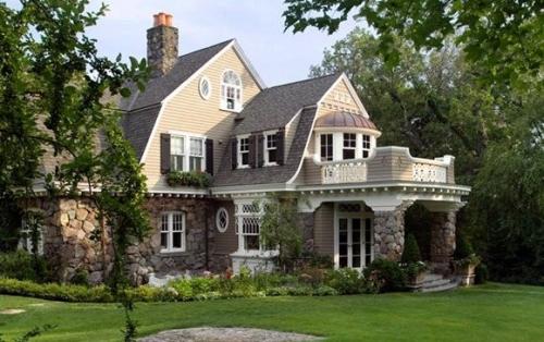 Пристройка к дому с ломаной крышей. Мансардная кровля