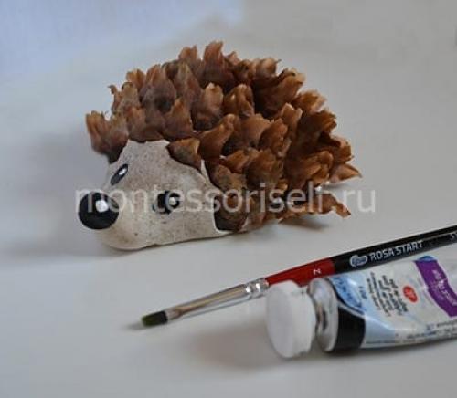 Как сделать ежика из еловых шишек и пластилина. Как сделать ежика из шишек: мастер-класс с пошаговым фото