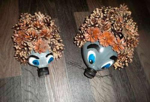 Ежик из пластиковой бутылки и папье маше. Как сделать ежа из пластиковой бутылки. Ежик из шишек и пластиковой бутылки