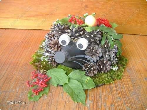 Ежик из пластиковой бутылки и папье маше. Как сделать ежа из пластиковой бутылки. Ежик из шишек и пластиковой бутылки