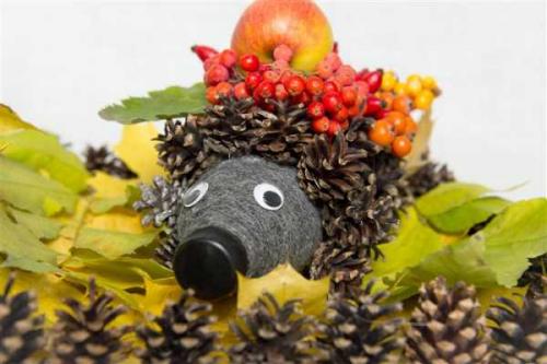 Ежик из еловых шишек. Как сделать ёжика из шишек еловых