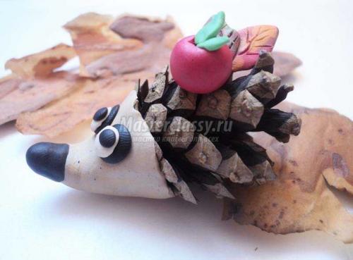 Поделка ежик из шишек. Ежик из шишек и пластилина. Пошаговый мастер-класс с фото 13 Поделка ежик из шишек. Ежик из шишек и пластилина. Пошаговый мастер-класс с фото 13