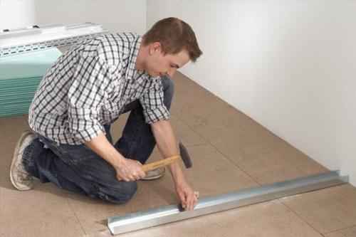 Какие инструменты и материалы необходимы для монтажа металлопрофиля. Монтажные работы