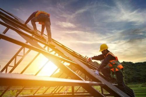 Как проводиться укладка профнастила на крыше. Расчет профнастила для крепления на крыше