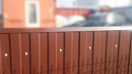 Как обезопасить края профлистом. Чем лучше закрыть острые торцы профнастила