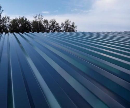 Какие инструменты и материалы необходимы для монтажа односкатной крыши из профнастила. Особенности и преимущества односкатной крыши из профнастила