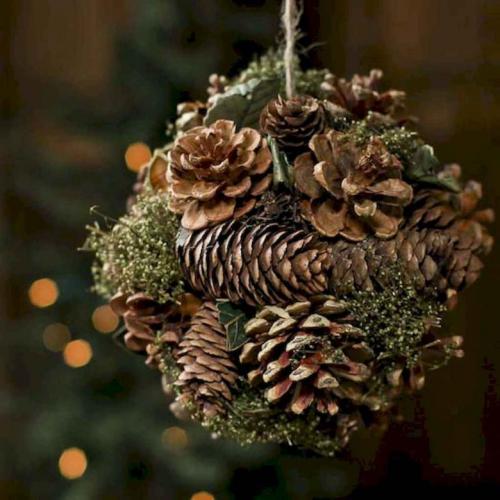 Ежик из еловых шишек. Из еловой шишки 32