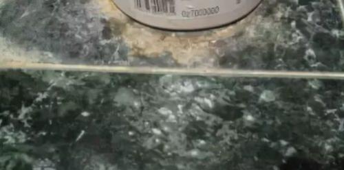 Как убрать известковый налет с пластика. Удаление налета с плитки и керамики