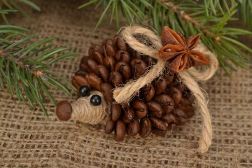 Как сделать ежика. Ежик хенд мейд из зерен кофе