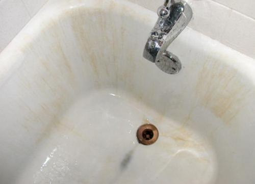 Как выводить трудноудаляемые пятна в ванне. От чего пачкается ванна 13