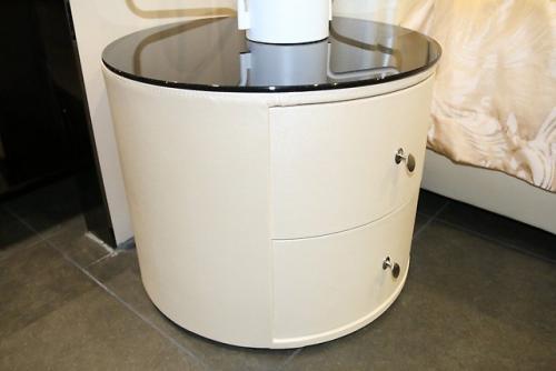 Какие материалы и конструкции наиболее подходящие для прикроватных тумбочек определенной высоты. №5. Стиль и дизайн прикроватной тумбы