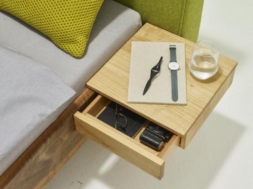 Высота подвесной прикроватной тумбы. Подвесные тумбы в спальню — размещение мебели, советы по выбору цвета, дизайна и формы (125 фото новинок)