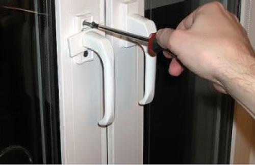 Как вытащить штифт из оконной ручки. Как самостоятельно поставить (снять) ручку с окна ПВХ