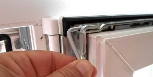 Заедает ручка на пластиковом окне. Клинит ручку на пластиковом окне –, что делать? 01