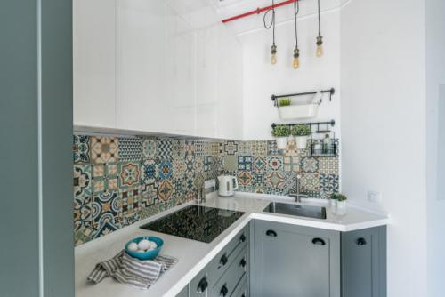 Как расставить мебель в проходной гостиной. Расположение дверей: особенности разработки дизайна 11